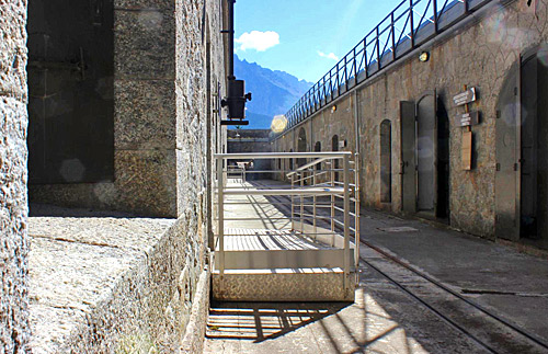 Forte Venini / Forte Dossaccio di Oga - Camminamento interno di servizio [ph. Marco COGO - thanks!]