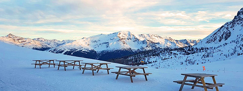 E' tutto bell'e pronto per i frequentatori della nostra magnifica skiarea del san Colombano. Vi aspettiamo numerosi, e con noi tanto sole e tanta neve!