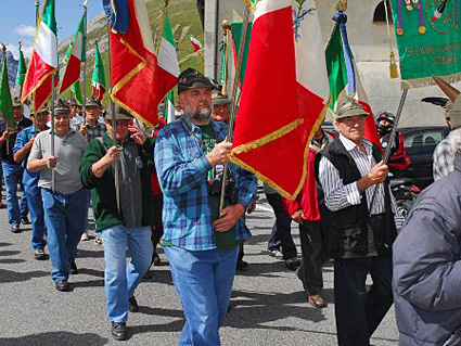 L'alpino "colonel" Bruno in delegazione al Raduno (Gruppo Alpini Bormio) della III Cantoniera dello Stelvio (dom. 3.08.08) per conto del Gruppo Alpini Valdisotto